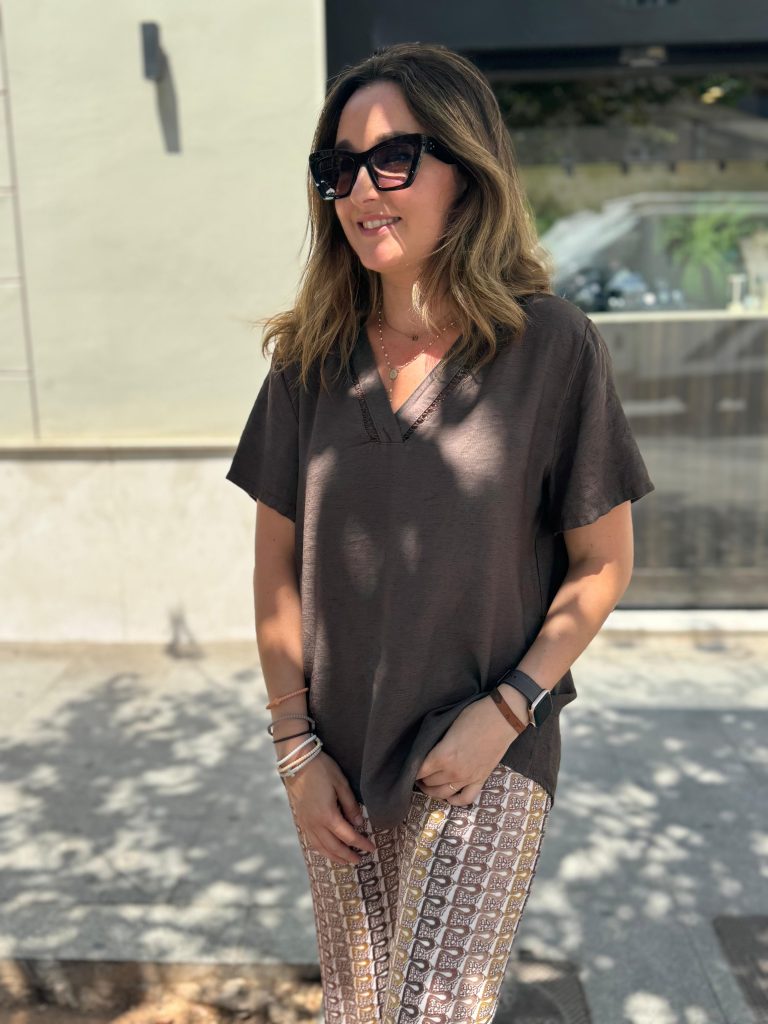 CAMISA C/PICO TROQUELADO